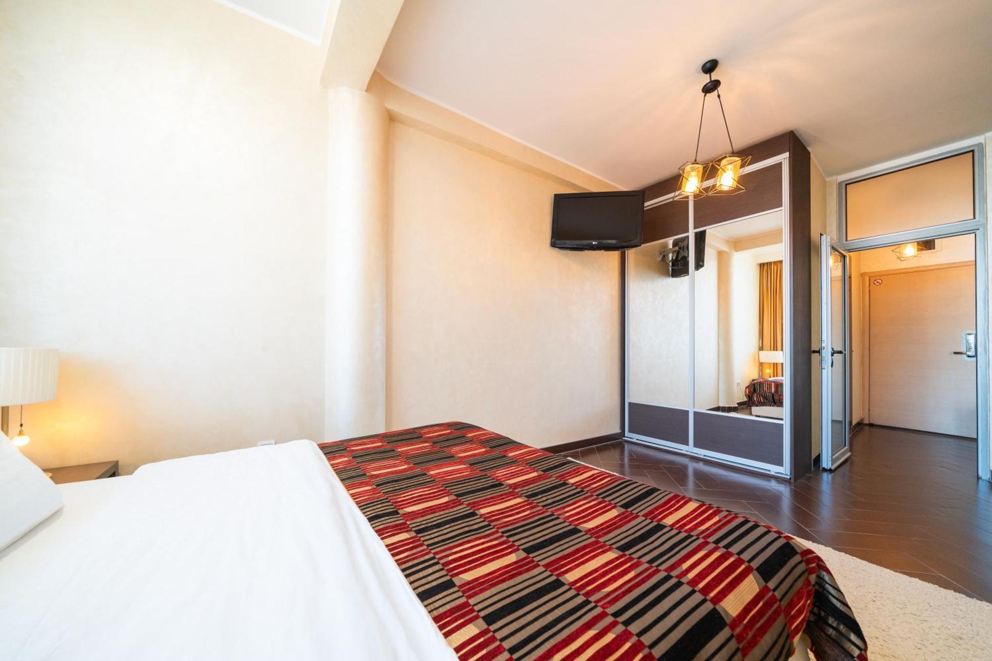 Hotel Alexandar Lux Podgorica Exterior photo